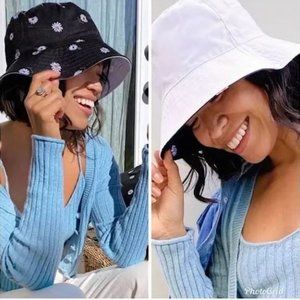 Daisy REVERSIBLE BUCKET HAT Black and White